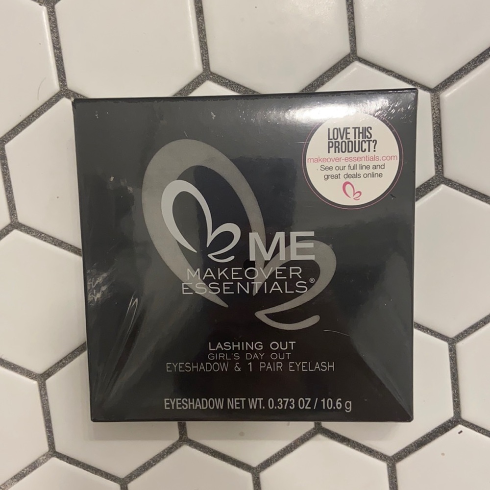 Eyeshadow/ eyelash kit